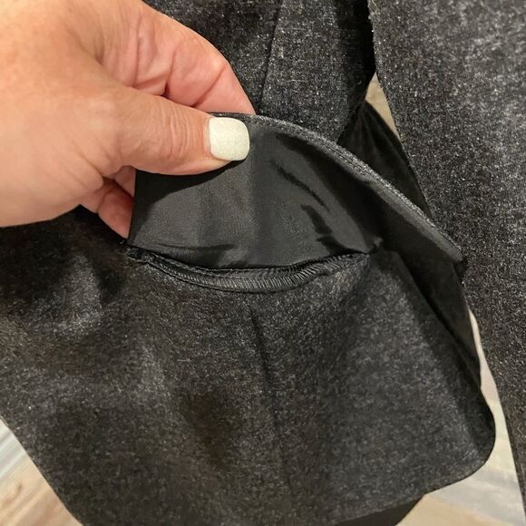 Tommy Hilfiger black ruffle back short blazer 8 - Picture 4 of 7